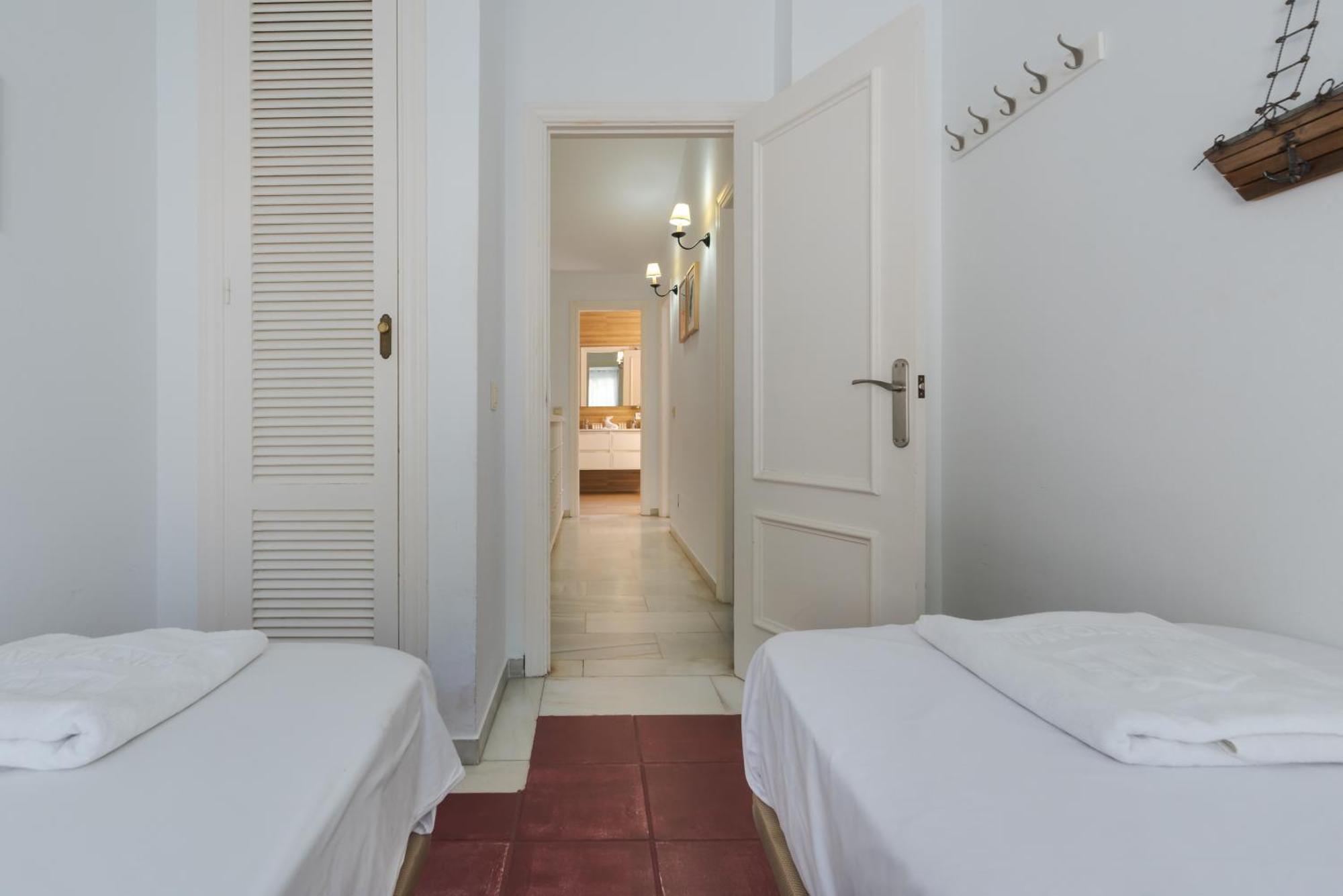 Vakantiehuis Wintowinrentals Townhouse, Pool & Beach